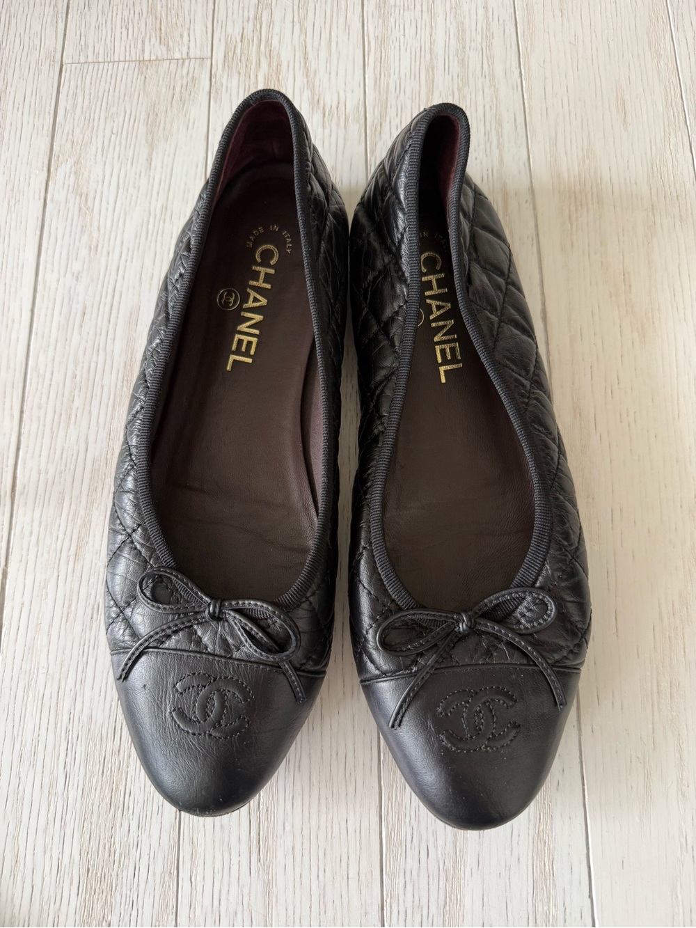 CHANEL Black Quilted Leather Ballet Flats with CC Medallion